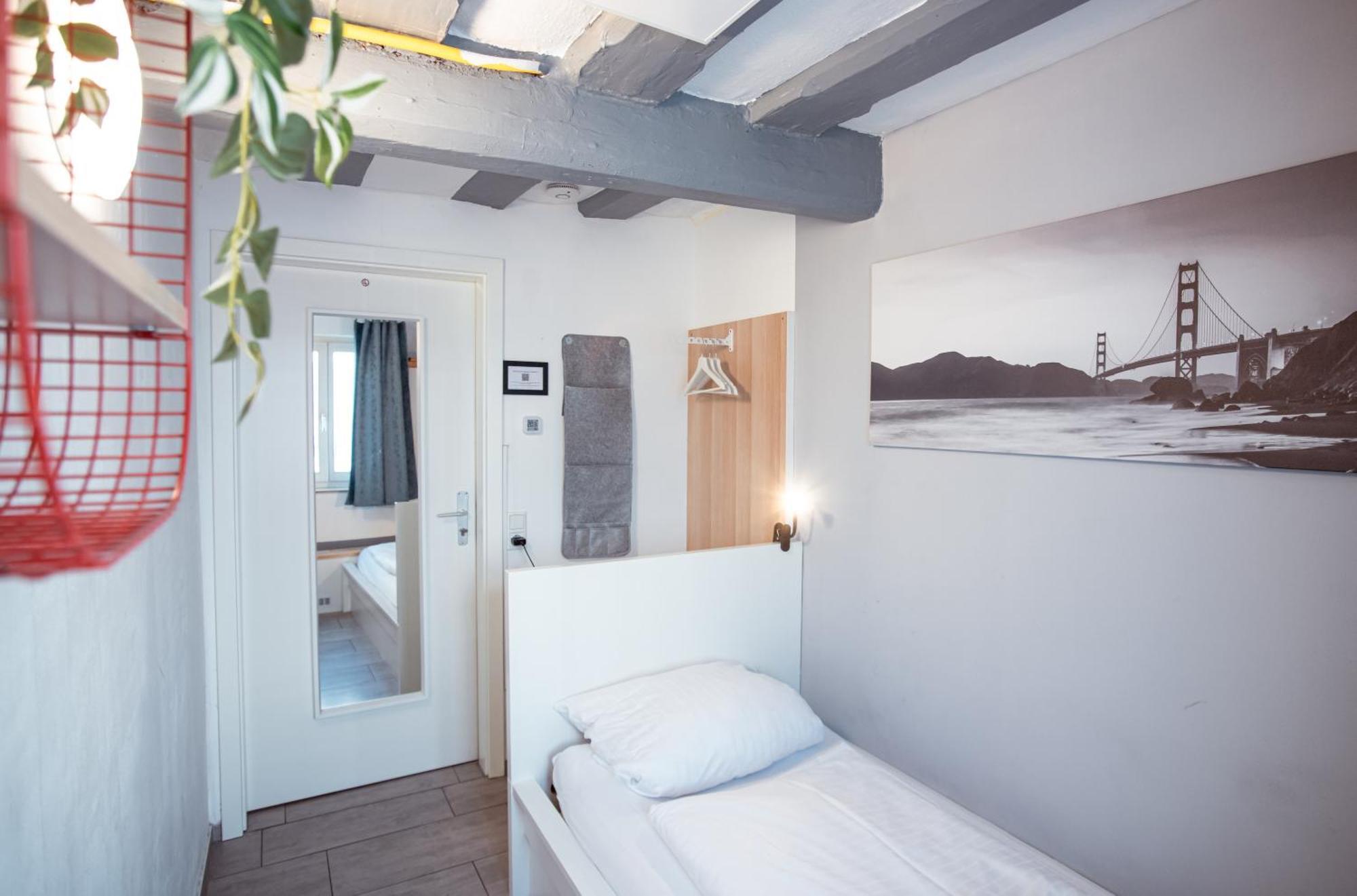 Haus99 Budget Pension & Apartments Fürth Екстериор снимка
