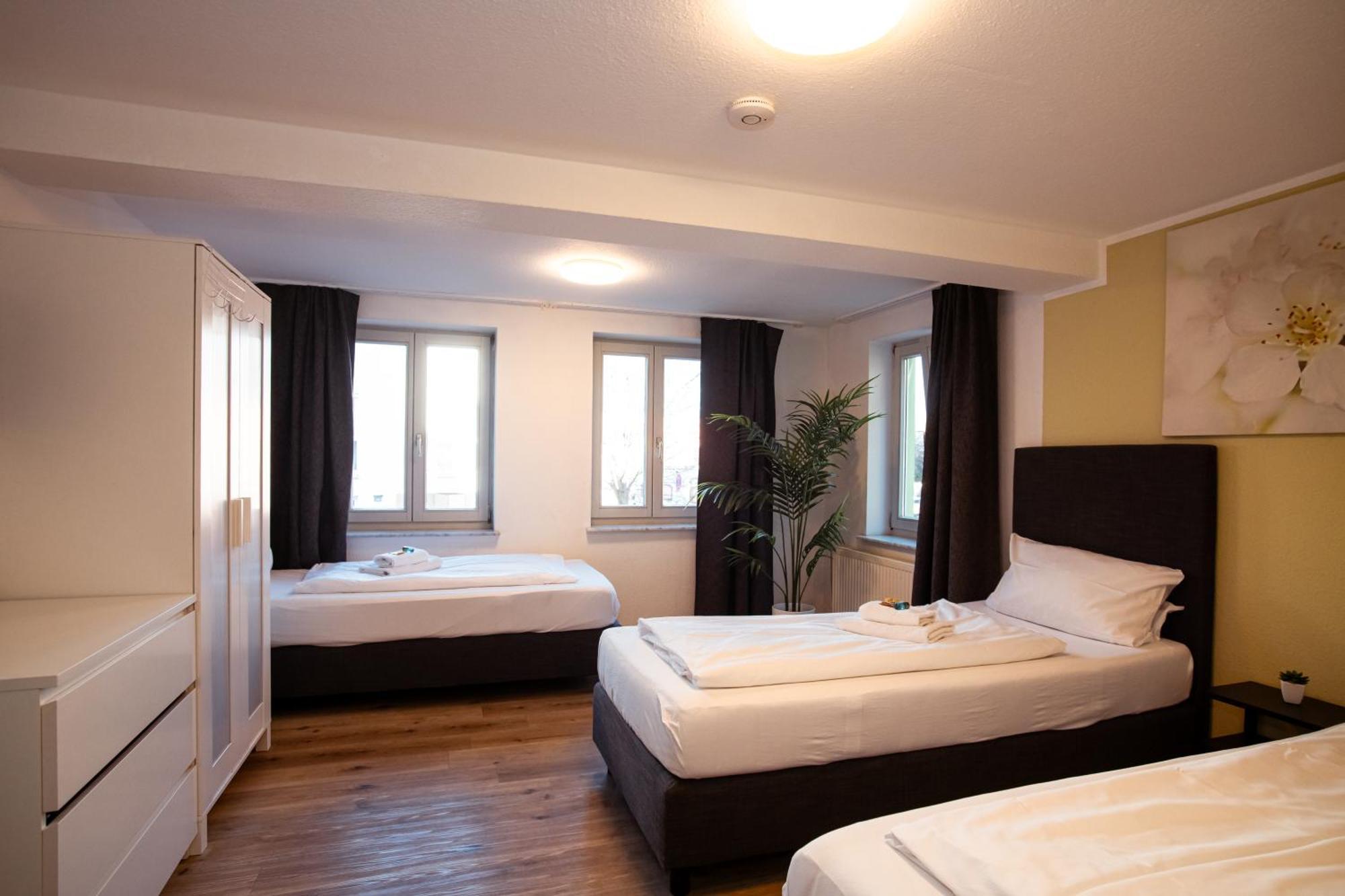 Haus99 Budget Pension & Apartments Fürth Екстериор снимка