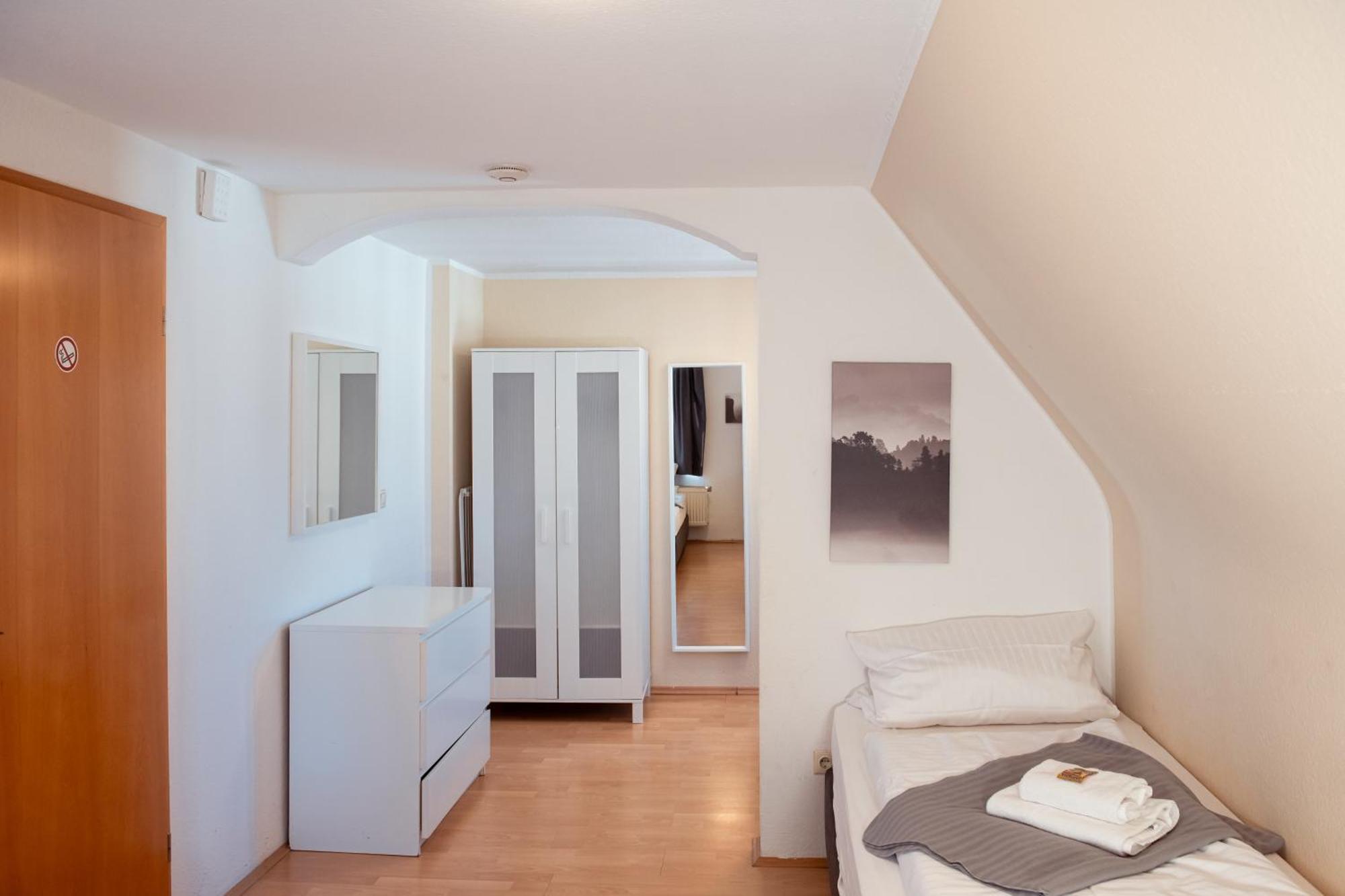 Haus99 Budget Pension & Apartments Fürth Екстериор снимка