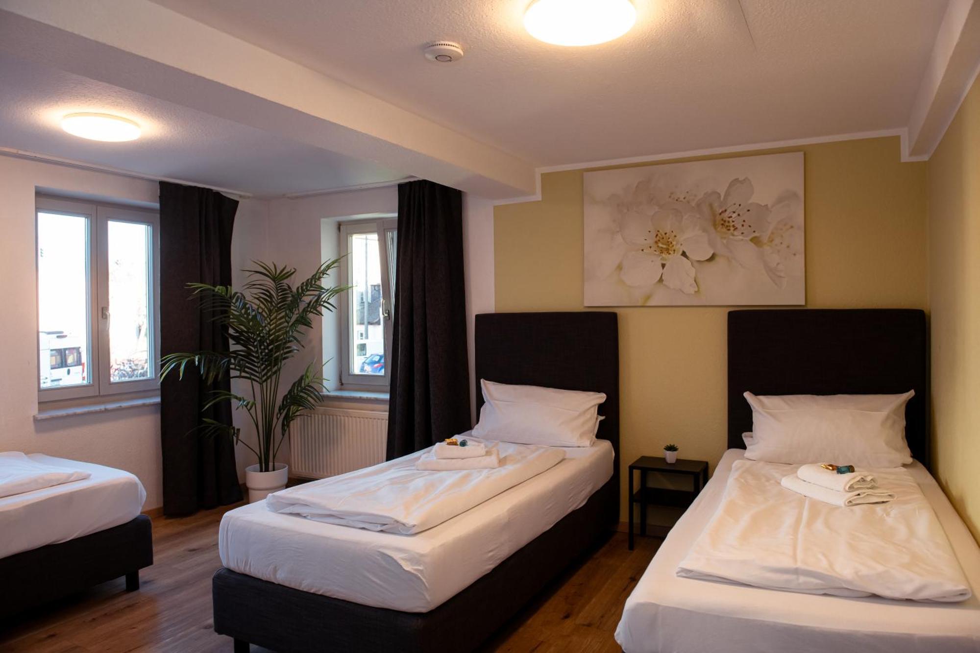 Haus99 Budget Pension & Apartments Fürth Екстериор снимка