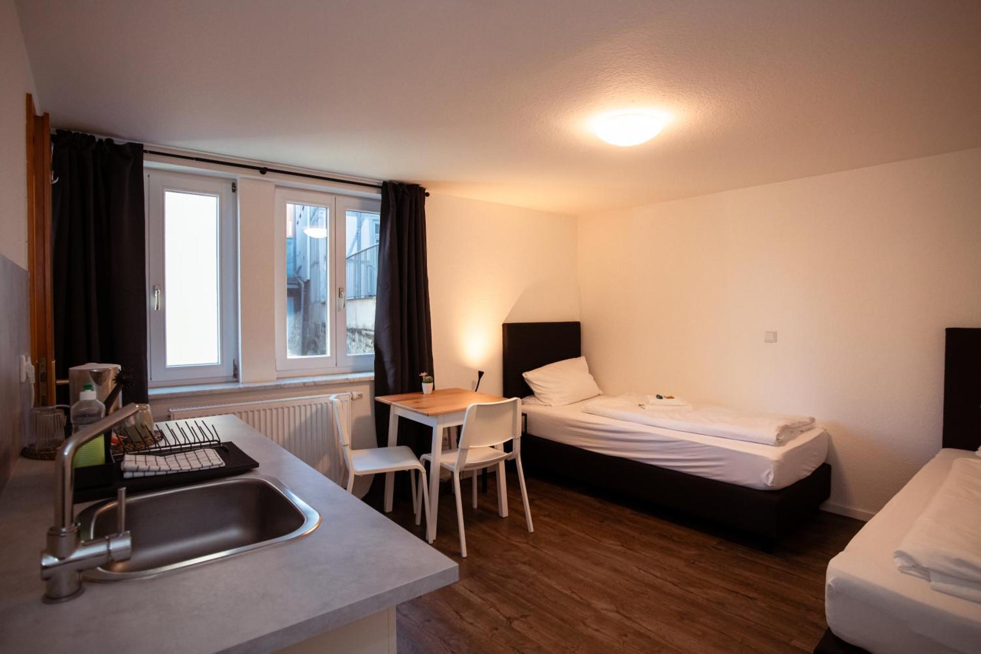 Haus99 Budget Pension & Apartments Fürth Екстериор снимка